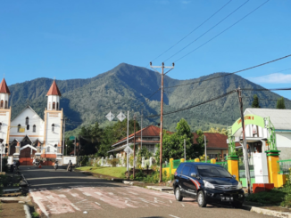 Sawah indah, udara sejuk, tradisi Manggarai hangat.