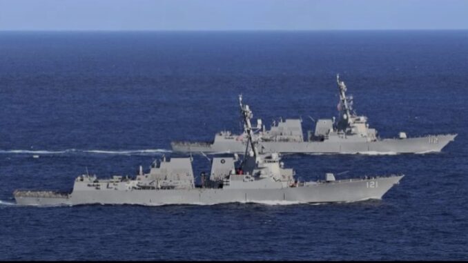 USS Frank E. Peterson dan USS Michael Murphy