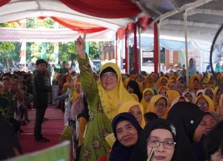 Lelang Masjid Muhammadiyah Semarang sukses kumpulkan Rp205 juta plus 102 sak semen dalam 15 menit untuk renovasi Masjid At-Taqwa Dong Biru senilai Rp2,8 miliar.