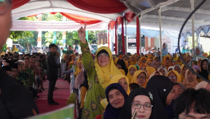 Lelang Masjid Muhammadiyah Semarang sukses kumpulkan Rp205 juta plus 102 sak semen dalam 15 menit untuk renovasi Masjid At-Taqwa Dong Biru senilai Rp2,8 miliar.