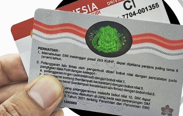 Warga Solo kini dapat melakukan perpanjangan SIM A dan C dengan lebih cepat lewat layanan SIM Drive Thru di Aspol Manahan. Warga Solo kini dapat melakukan perpanjangan SIM A dan C dengan lebih cepat lewat layanan SIM Drive Thru di Aspol Manahan.