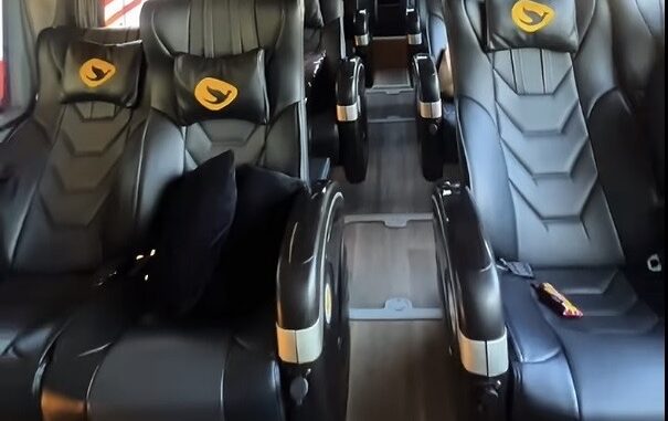 Layanan bus AKAP Jakarta Jogja terbaru hadir April 2026 dengan kursi impor Thailand fitur pijat, kabin lega, dan kenyamanan maksimal untuk perjalanan jauh.
