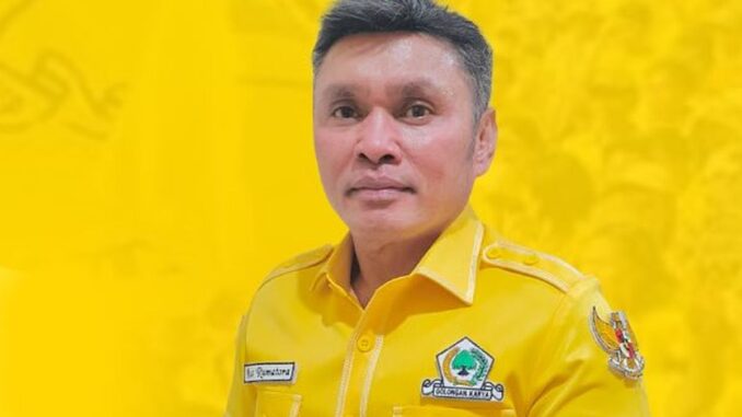 Nus Kei, Ketua DPD II Golkar Maluku Tenggara, meninggal usai ditikam di Bandara Karel Sadsuitubun. Pelaku diduga atlet MMA ditangkap 2 jam setelah kejadiaan