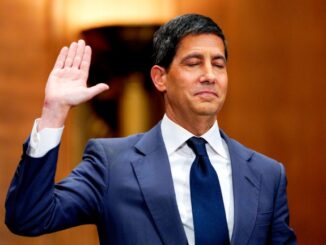 Kevin Warsh, calon Ketua The Fed dari Donald Trump, berjanji ubah kebijakan inflasi di tengah tekanan politik dan krisis ekonomi AS.