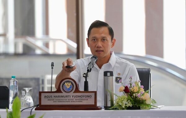 Pemerintah melalui Menko Infrastruktur AHY mendorong percepatan pengembangan jaringan kereta api Trans Sumatra, Kalimantan, dan Sulawesi untuk tekan biaya logistik dan ketimpangan wilayah hingga 2045.