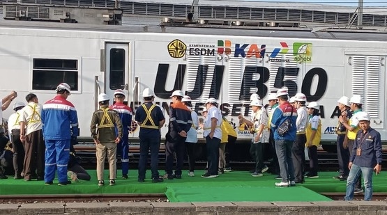 Uji coba biodiesel B50 untuk kereta api dimulai di Yogyakarta. Indonesia jadi negara pertama yang mengembangkan bahan bakar campuran 50% nabati. Uji coba biodiesel B50 untuk kereta api dimulai di Yogyakarta. Indonesia jadi negara pertama yang mengembangkan bahan bakar campuran 50% nabati.