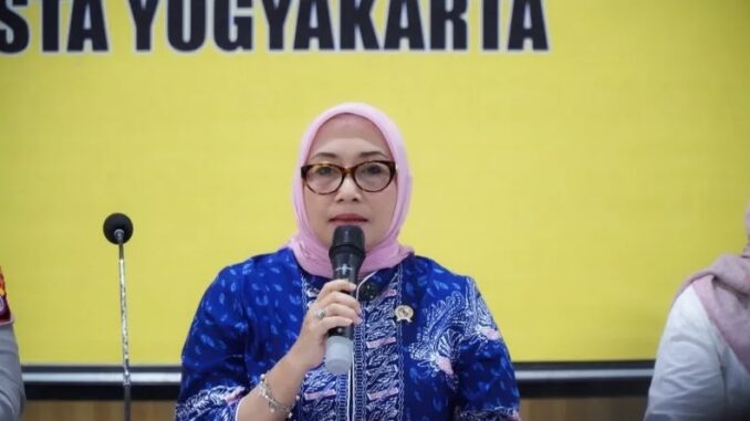 Menteri PPPA Arifah Fauzi minta maaf atas pernyataan soal KRL usai kecelakaan di Bekasi dan tegaskan fokus pada penanganan serta pendampingan korban.
