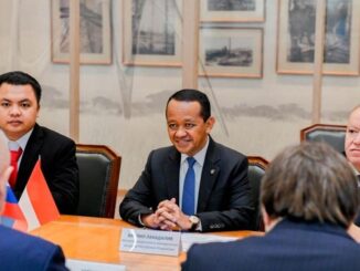 Bahlil Lahadalia bertemu Menteri Energi Rusia membahas pasokan minyak mentah dan LPG untuk memperkuat ketahanan energi nasional Indonesia.