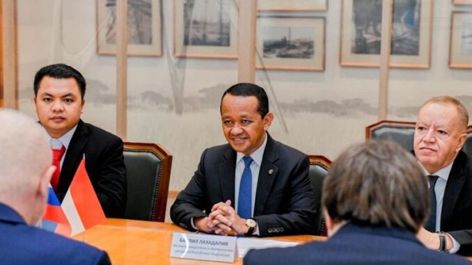Bahlil Lahadalia bertemu Menteri Energi Rusia membahas pasokan minyak mentah dan LPG untuk memperkuat ketahanan energi nasional Indonesia.