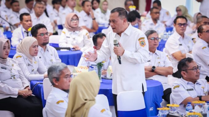 Gubernur Jateng Ahmad Luthfi meminta ASN Jateng jadi problem solver pelayanan publik melalui kerja tim dan birokrasi melayani. Gubernur Jateng Ahmad Luthfi meminta ASN Jateng jadi problem solver pelayanan publik melalui kerja tim dan birokrasi melayani.