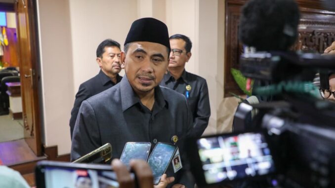 Nasib guru non ASN Jateng 2027 dipastikan tetap aman. Pemprov memilih menunggu kebijakan pusat terkait PPPK dan penataan tenaga honorer.