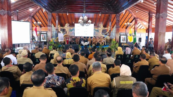Pemprov Jateng siapkan pariwisata dan ekonomi syariah sebagai tulang punggung ekonomi 2027, didukung peningkatan kunjungan wisata dan potensi daerah.