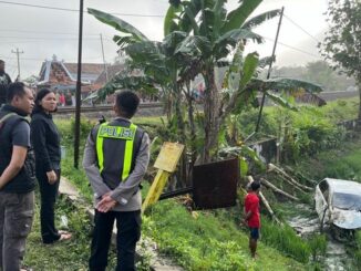 Kecelakaan kereta api di Grobogan menewaskan 4 orang setelah minibus tertabrak KA Argo Bromo di perlintasan tanpa palang pintu.