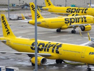 Spirit Airlines resmi tutup operasional setelah bangkrut akibat lonjakan harga avtur imbas perang Iran. Ribuan pekerja terdampak.