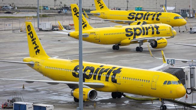 Spirit Airlines resmi tutup operasional setelah bangkrut akibat lonjakan harga avtur imbas perang Iran. Ribuan pekerja terdampak.