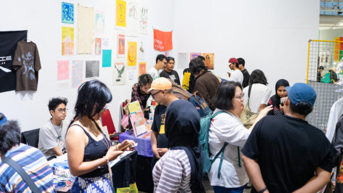 Yogyakarta Art Book Fair 2026 digelar di Langgeng Art Space dengan 43 exhibitor dari dalam dan luar negeri, menghadirkan festival buku seni berbasis komunitas.