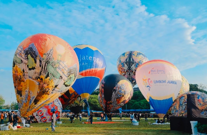 Festival Balon Udara Solo di Alun-Alun Utara Keraton gagal maksimal akibat angin kencang. Bank Jateng Syariah akan gelar ulang saat Idul Adha.