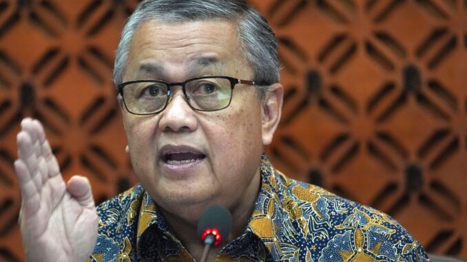 Bank Indonesia menegaskan cadangan devisa Indonesia masih kuat meski turun jadi 146,2 miliar dolar AS pada April 2026 di tengah pelemahan rupiah.