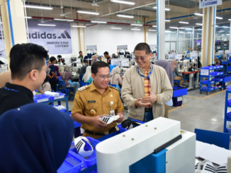 Plt Bupati Pekalongan Sukirman tinjau PT HAI di Wonopringgo, perusahaan sepatu ekspor Adidas yang berpotensi menyerap hingga 20 ribu tenaga kerja lokal.