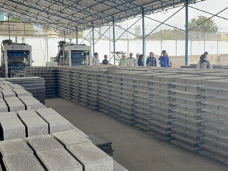 72 warga binaan Lapas Kelas I Tangerang produksi ratusan ribu beton dari limbah batu bara PLTU, mulai paving block hingga modul rumah berkualitas tinggi.