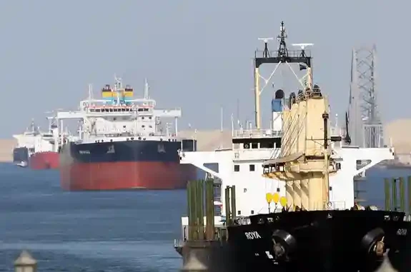 Mengapa Iran tak bisa mengenakan biaya di Selat Hormuz seperti Terusan Suez dan Panama? Ini penjelasan hukum laut internasional dan dampaknya bagi energi global.