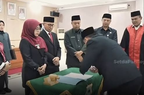 Tersangka kecelakaan maut Ahmad Mursidi dilantik sebagai staf ahli Bupati Pandeglang. Keputusan ini menuai sorotan publik.