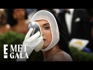 Katy Perry tampil astro chic di Met Gala 2026 dengan gaun Stella McCartney, masker futuristik, dan konsep Fashion Is Art bernuansa kritik era AI.