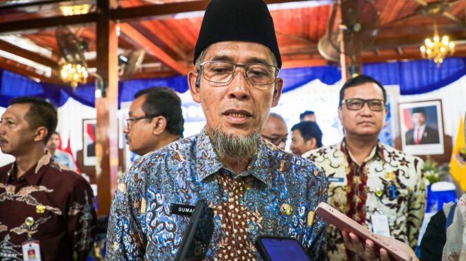 Pemkab dan Pemkot di Jateng bersinergi mendorong pariwisata berkelanjutan dan ekonomi syariah 2027 demi peningkatan ekonomi daerah.