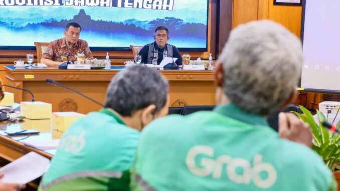 Gubernur Ahmad Luthfi kawal aspirasi driver ojol Jawa Tengah, dorong payung hukum, tarif adil, dan kesejahteraan mitra transportasi online.