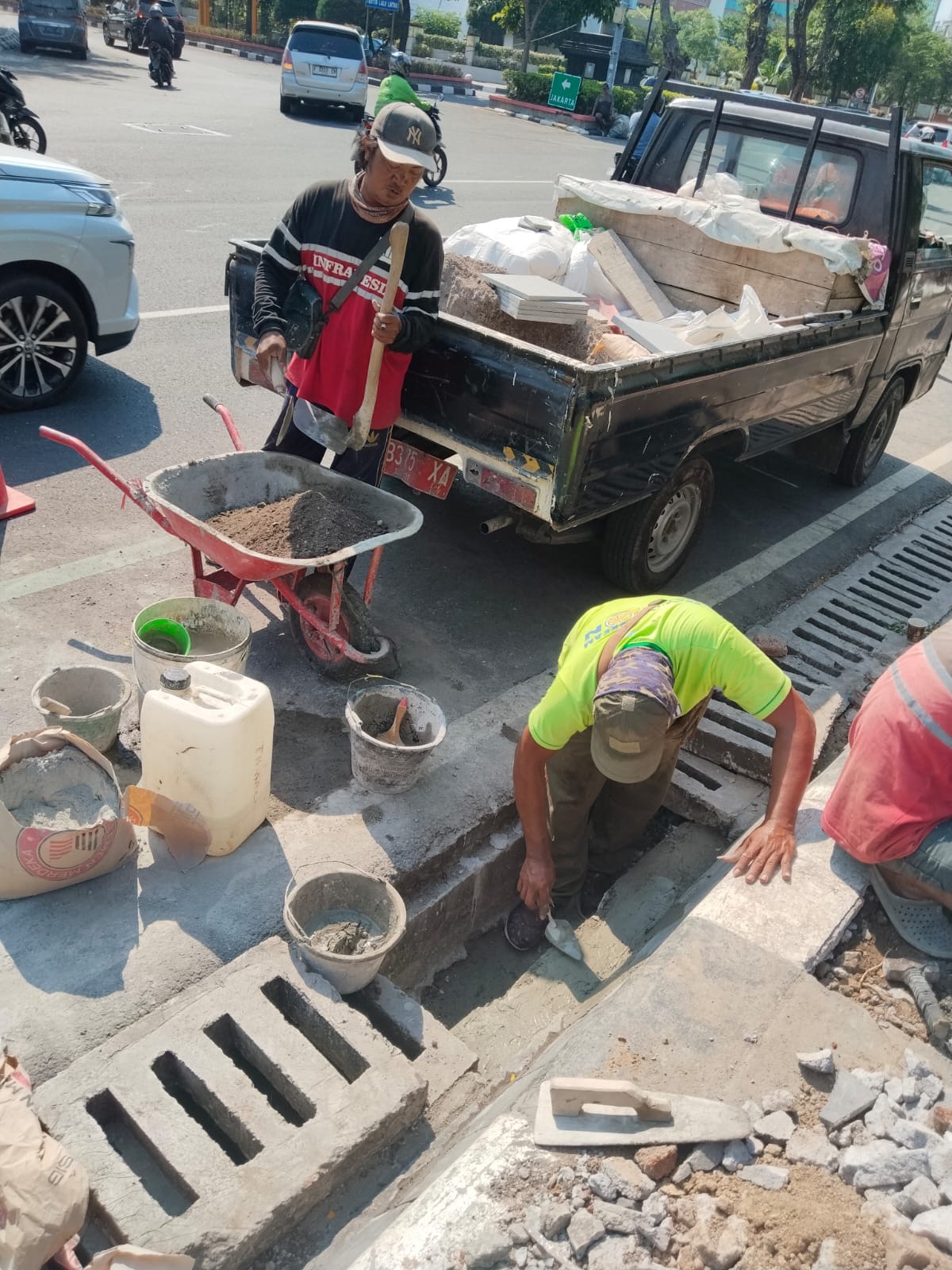 Revitalisasi Simpang Lima Semarang menghadirkan ruang publik modern, pedestrian nyaman, IPAL, dan kawasan kuliner lebih tertata.