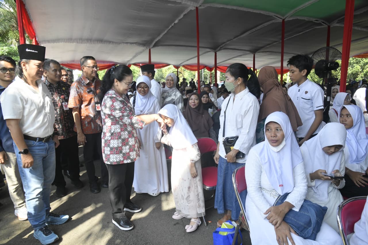 Pemkot Semarang salurkan santunan 1.000 anak yatim dan luncurkan E-SANKEM untuk permudah santunan kematian secara digital dan cepat.