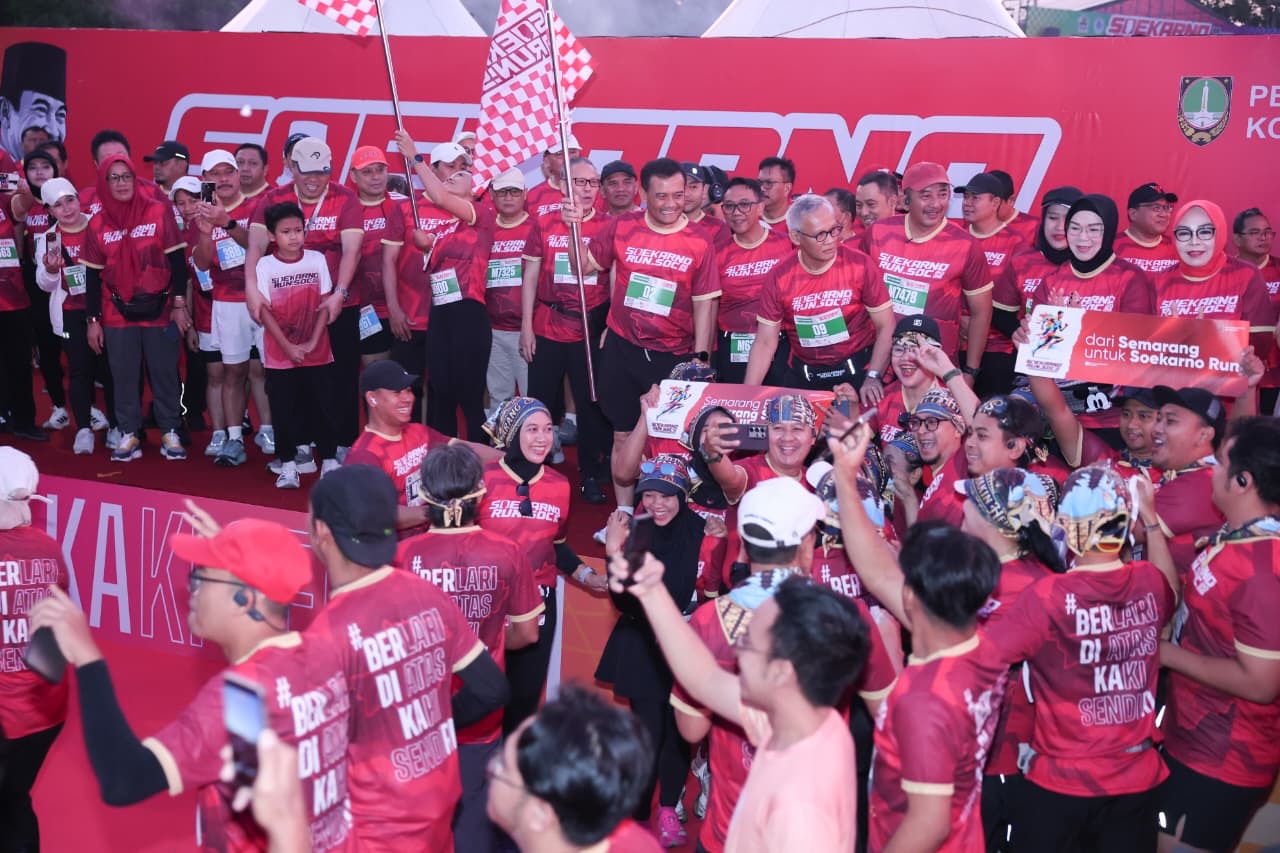 Soekarno Run 2026 Solo diikuti 7.500 peserta. Gubernur Jateng Ahmad Luthfi dorong inklusivitas dengan ikut lari bersama putranya.