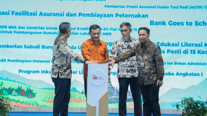 Pemprov Jateng melalui TPAKD memperkuat literasi keuangan hingga desa untuk mencegah pinjol ilegal, judi online, dan memperluas akses pembiayaan UMKM. Pemprov Jateng melalui TPAKD memperkuat literasi keuangan hingga desa untuk mencegah pinjol ilegal, judi online, dan memperluas akses pembiayaan UMKM.