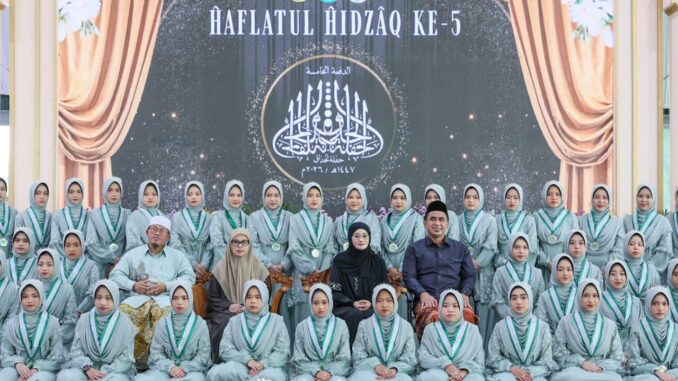Pemprov Jateng berikan tali asih kepada 76 santriwati penghafal Al-Quran di Kudus. Program ini tanpa syarat KTP dan jadi motivasi santri. Pemprov Jateng berikan tali asih kepada 76 santriwati penghafal Al-Quran di Kudus. Program ini tanpa syarat KTP dan jadi motivasi santri.