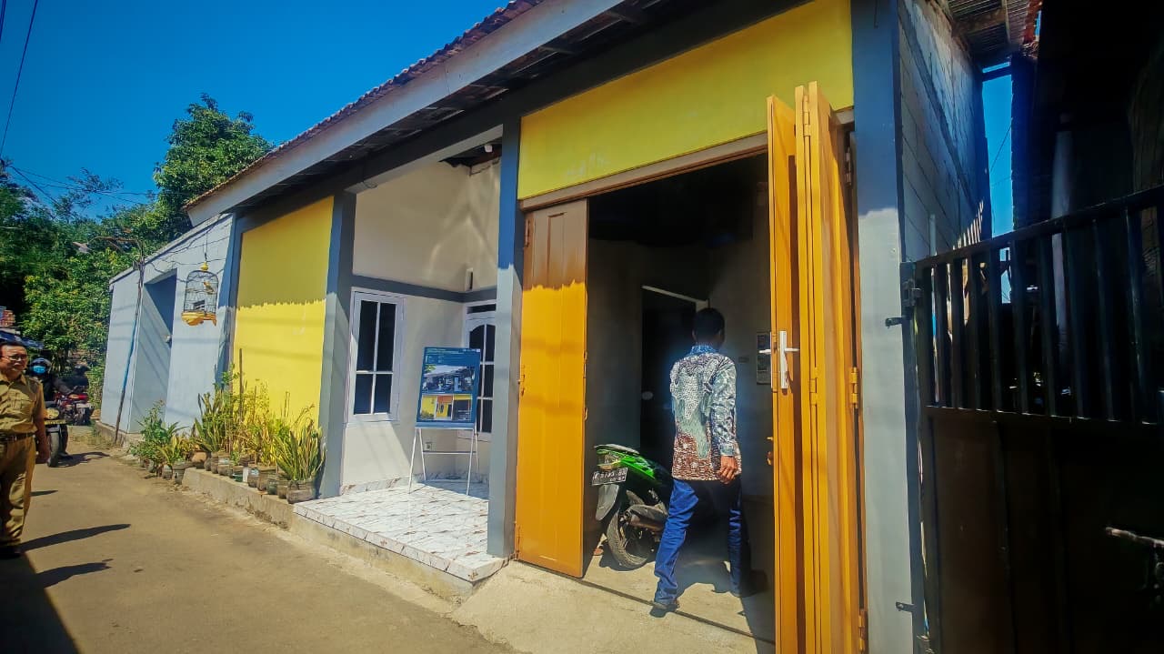 Bantuan RTLH Kudus dari Pemprov Jateng mengubah rumah warga Gondangmanis menjadi layak huni, bantu tekan kemiskinan dan tingkatkan kesejahteraan.
