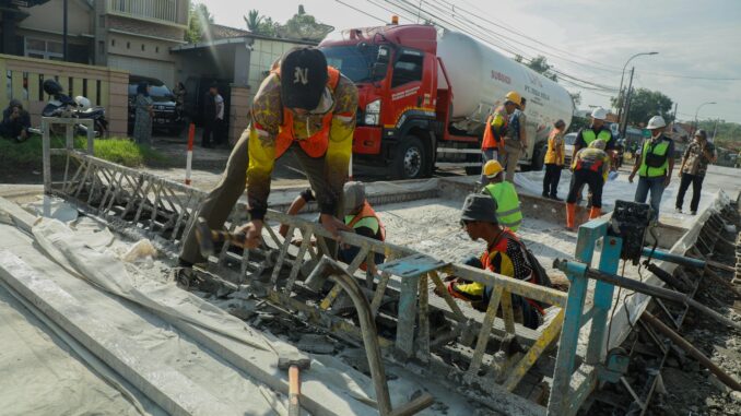 Pemprov Jateng lakukan perbaikan jalan dan jembatan 2026 di 173 ruas, Blora jadi prioritas, anggaran miliaran rupiah disiapkan.