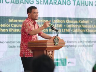 Gubernur Jawa Tengah Ahmad Luthfi menghargai mahasiswa aktif menyampaikan kritik dan ide konstruktif demi pembangunan daerah di tengah tantangan global.