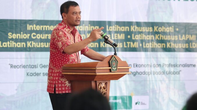 Gubernur Jawa Tengah Ahmad Luthfi menghargai mahasiswa aktif menyampaikan kritik dan ide konstruktif demi pembangunan daerah di tengah tantangan global.