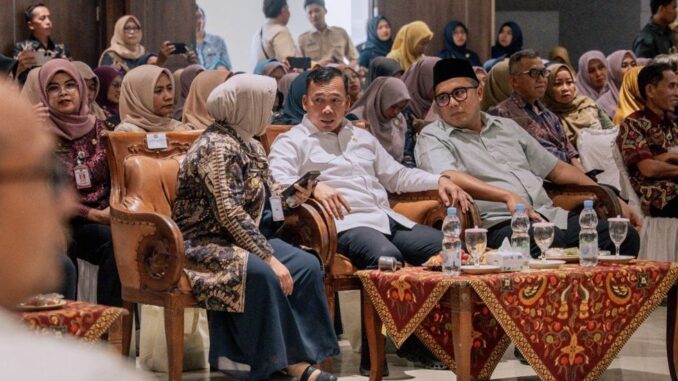 Mohammad Saleh dampingi Menteri Wihaji pantau distribusi MBG 3B di Purworejo, program makan bergizi gratis bagi ibu hamil, menyusui, dan balita. Mohammad Saleh dampingi Menteri Wihaji pantau distribusi MBG 3B di Purworejo, program makan bergizi gratis bagi ibu hamil, menyusui, dan balita.