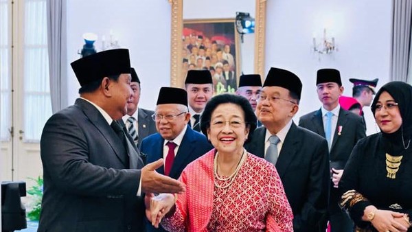 PDIP menilai momen Prabowo dan Megawati bergandengan tangan usai Upacara Hari Lahir Pancasila sebagai hal biasa karena hubungan keduanya sudah lama terjalin baik.