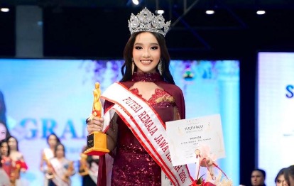 Ella, siswi SMAN 3 Surakarta, jadi Winner Putri Remaja Jawa Tengah 2026. Angkat peran anak muda dalam UMKM dan pelestarian budaya.