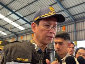 Menkeu Purbaya Yudhi Sadewa menanggapi seruan “Sell Indonesia” di tengah pelemahan rupiah dan IHSG, menegaskan kondisi fiskal dan ekonomi RI tetap kuat.