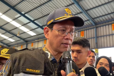 Menkeu Purbaya Yudhi Sadewa menanggapi seruan “Sell Indonesia” di tengah pelemahan rupiah dan IHSG, menegaskan kondisi fiskal dan ekonomi RI tetap kuat. Menkeu Purbaya Yudhi Sadewa menanggapi seruan “Sell Indonesia” di tengah pelemahan rupiah dan IHSG, menegaskan kondisi fiskal dan ekonomi RI tetap kuat.