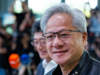 Nvidia CEO Jensen Huang menyebut koreksi saham AI sebagai peluang beli murah dan menilai pembangunan infrastruktur AI global masih di tahap awal.