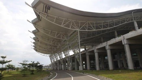 Rencana Indonesia menjadikan Bandara Kertajati sebagai pusat servis dan perawatan pesawat Hercules AS menuai sorotan global dan memicu debat geopolitik. Rencana Indonesia menjadikan Bandara Kertajati sebagai pusat servis dan perawatan pesawat Hercules AS menuai sorotan global dan memicu debat geopolitik.
