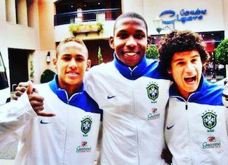 Kisah Luis Guilherme, eks kiper Brasil yang pernah kalahkan Dibu Martinez dan kini menjadi psikolog sepak bola setelah melihat sisi gelap dunia sepak bola.