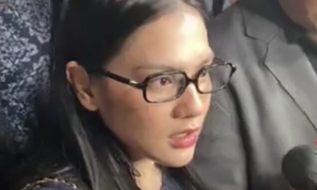 Davina Karamoy diperiksa Polda Metro Jaya selama 6 jam terkait kasus Hanania Travel. Ia akui terima uang saku dan telah mengembalikannya.