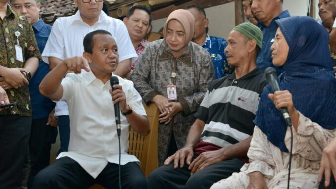 Mohammad Saleh dampingi Menteri ESDM Bahlil Lahadalia resmikan bantuan listrik desa Purworejo melalui program Lisdes dan BPBL untuk pemerataan listrik.