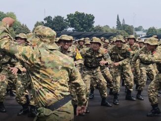 Kasus 5 peserta meninggal dalam Latihan Dasar Kemiliteran (Latsarmil) Koperasi Desa (Kopdes) memicu desakan evaluasi total oleh DPR. Kemhan diminta hentikan sementara program pelatihan.