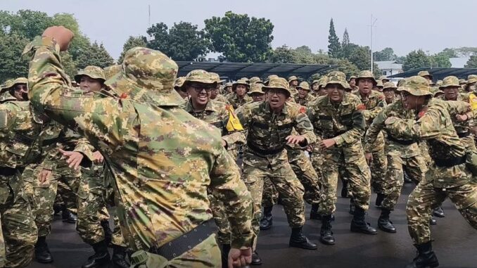 Kasus 5 peserta meninggal dalam Latihan Dasar Kemiliteran (Latsarmil) Koperasi Desa (Kopdes) memicu desakan evaluasi total oleh DPR. Kemhan diminta hentikan sementara program pelatihan.